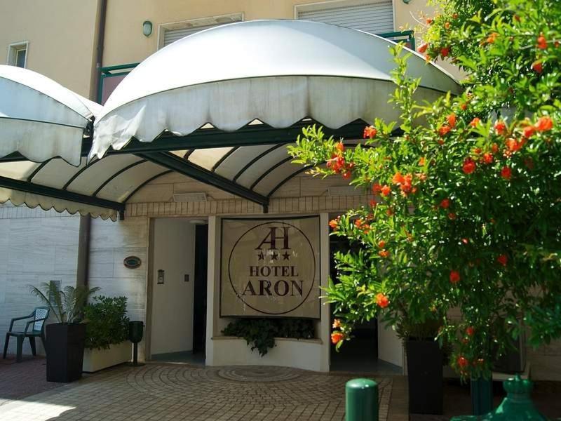 Aron Hotel Rimini Luaran gambar