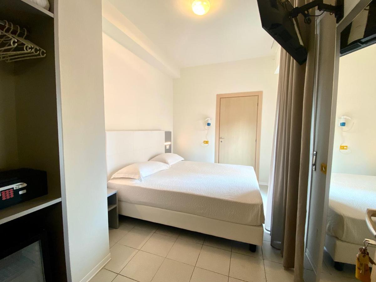 Aron Hotel Rimini Luaran gambar