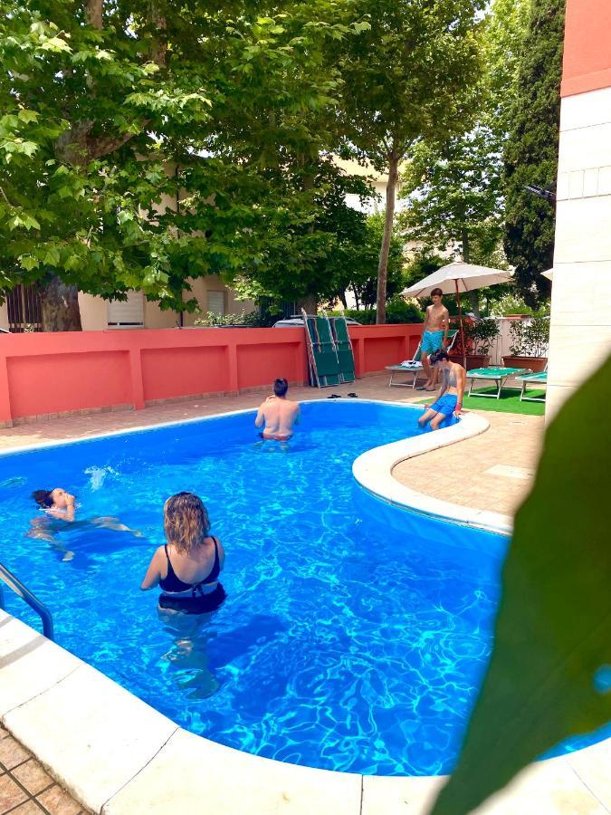 Aron Hotel Rimini Luaran gambar