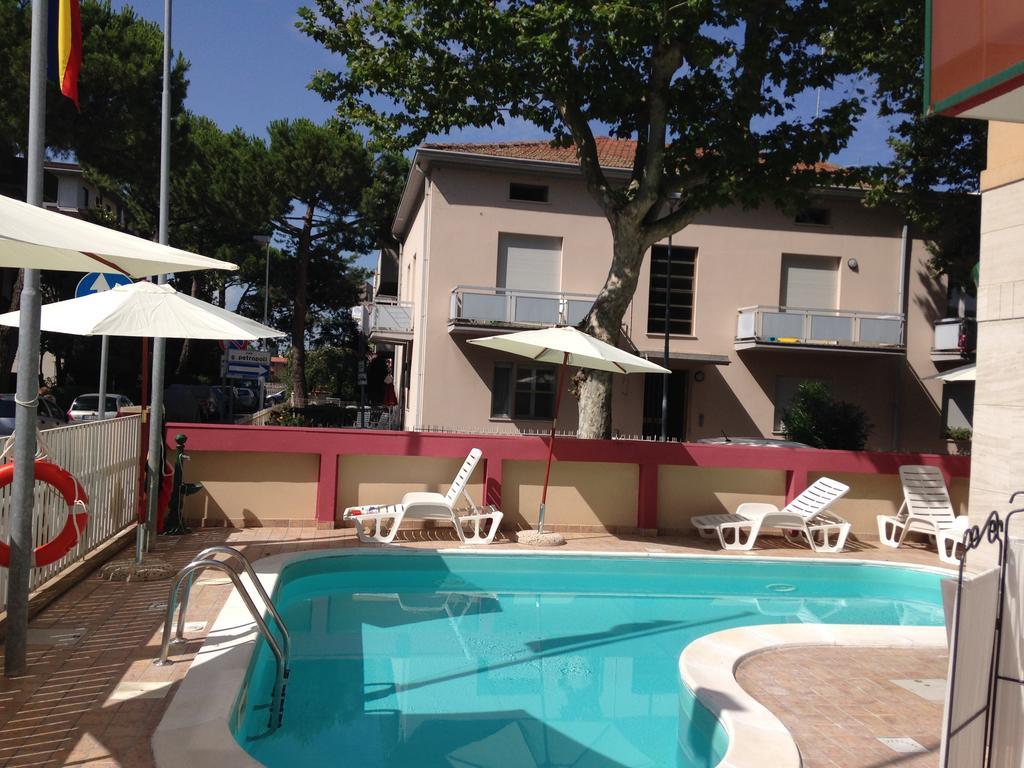Aron Hotel Rimini Luaran gambar