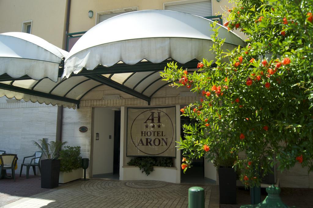 Aron Hotel Rimini Luaran gambar