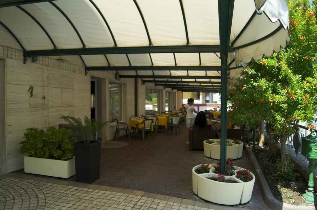 Aron Hotel Rimini Luaran gambar